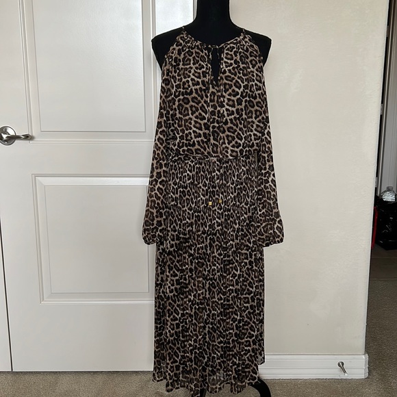 Michael Kors cold shoulder leopard print pleated dress - Picture 3 of 6